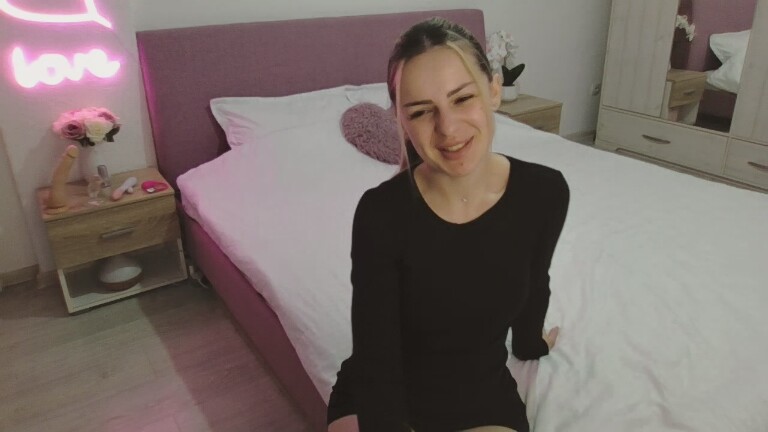 EMYILIA's Streamate show and profile