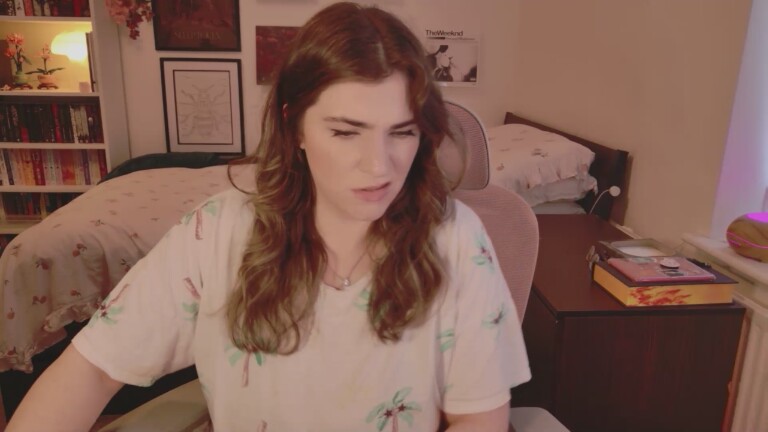 34HHGamerGirlHannah's Streamate show and profile