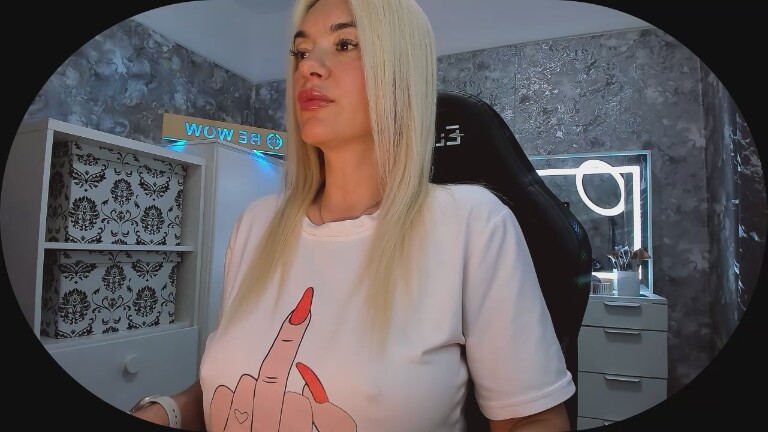 BE_WOW's Streamate show and profile