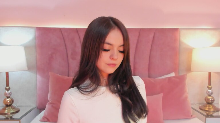 EmmaWeest's Streamate show and profile