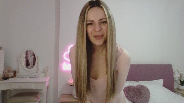 EMYILIA's Streamate show and profile