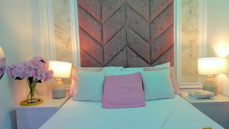 ScarletShinee's Streamate show and profile