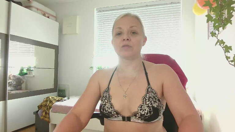 LinsyKim's Streamate show and profile