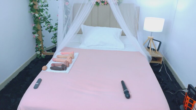 Foxxy_lov's Streamate show and profile