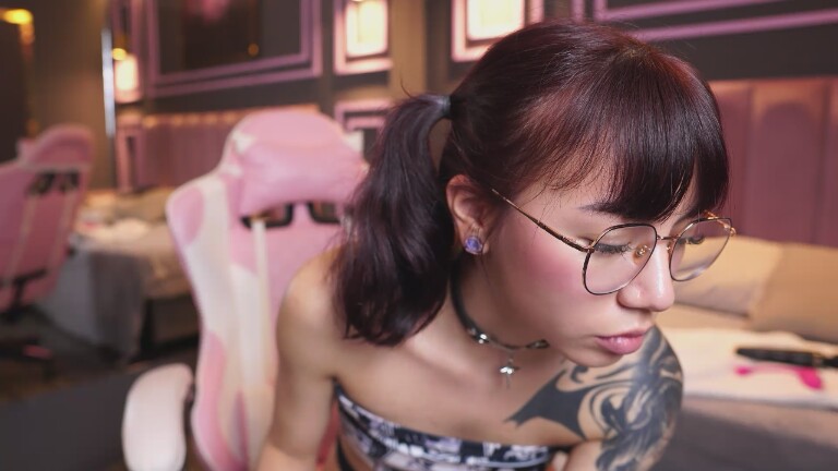 ZaraMiiuw's Streamate show and profile