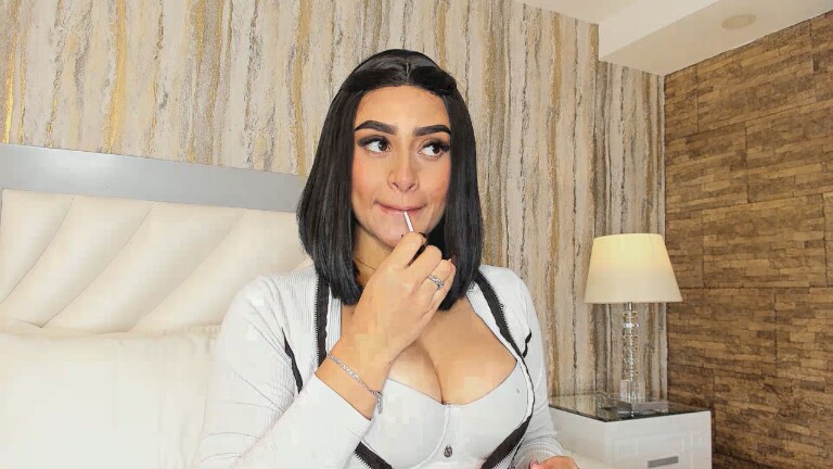 Sara_Hanniston's Streamate show and profile