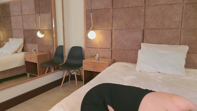 ArianaSole's Streamate show and profile