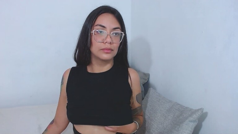 Luna_Gomez's Streamate show and profile