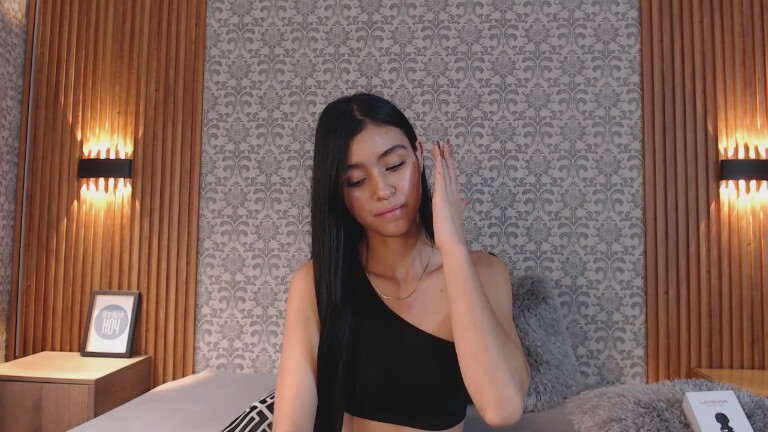 Charlotte_18's Streamate show and profile