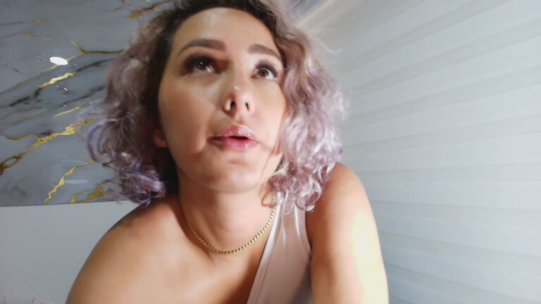 FloraSaenzX's Streamate show and profile