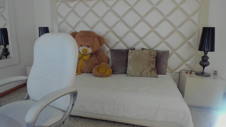 mia_sweetie's Streamate show and profile