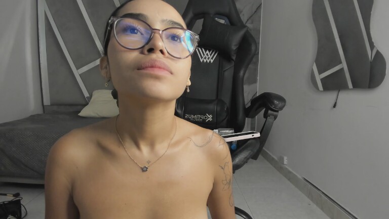 Angell_Petitex0111's Streamate show and profile