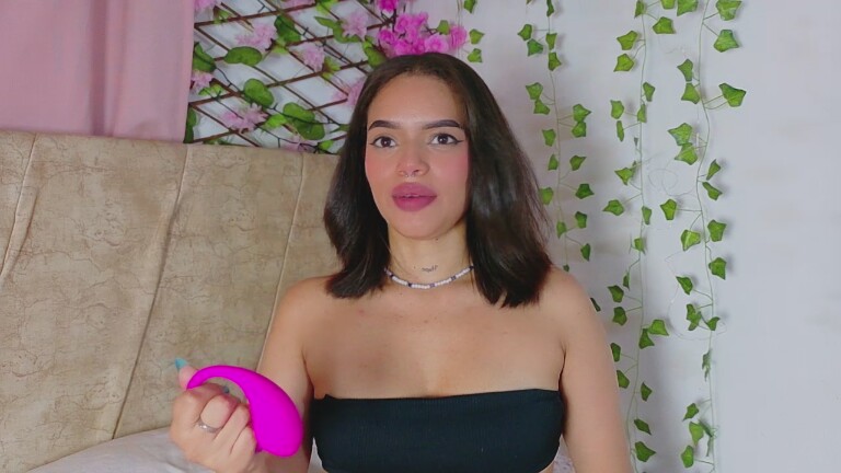 Lara_Gil21's Streamate show and profile