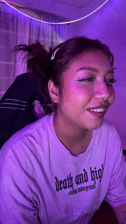 Ameliees's Streamate show and profile