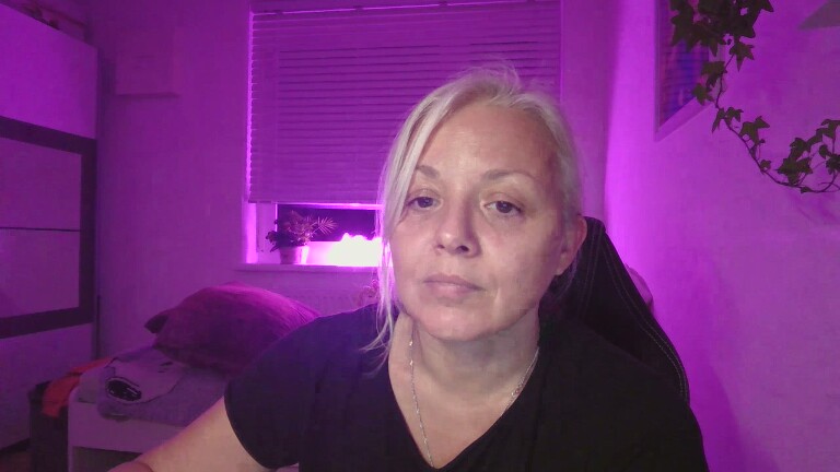 LinsyKim's Streamate show and profile