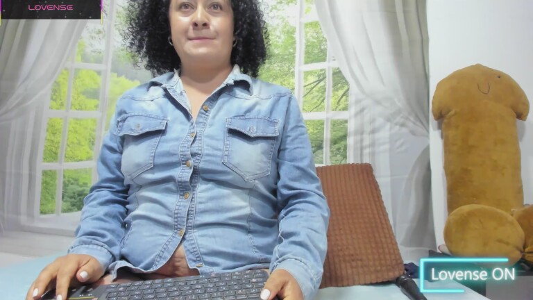 nikol32's Streamate show and profile