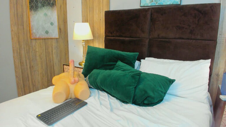 SerenaHotman's Streamate show and profile