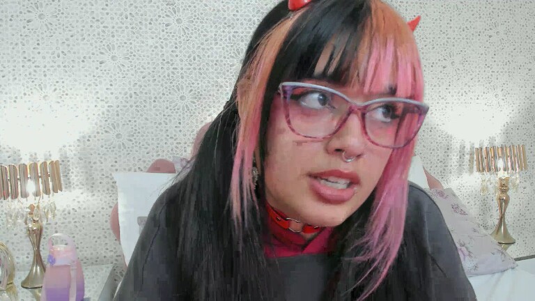 MaddieWaves's Streamate show and profile